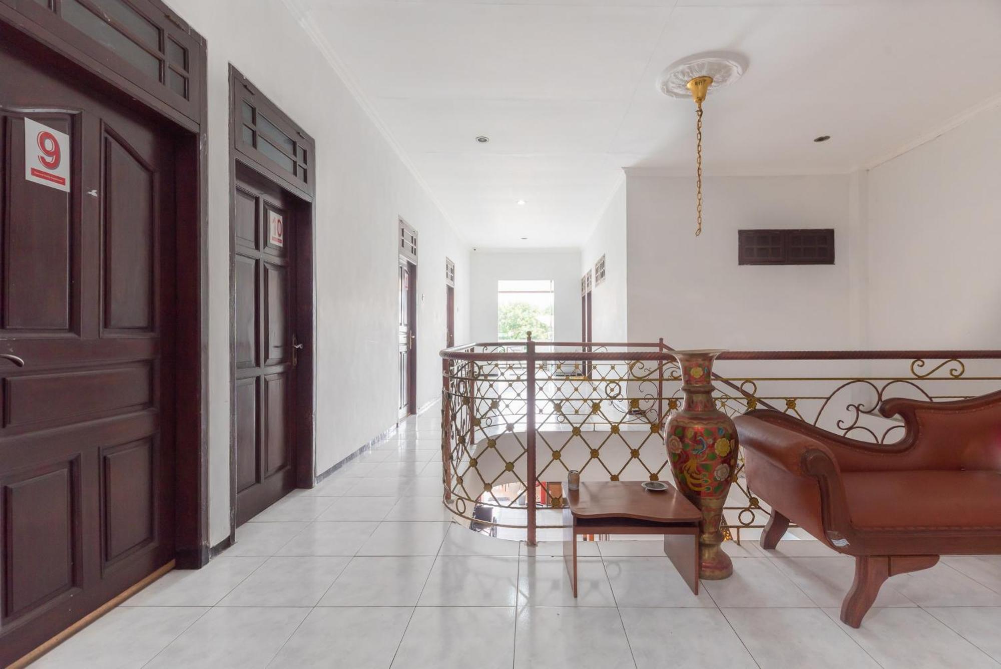 Reddoorz At Ciliwung Guest House Syariah Malang Kültér fotó