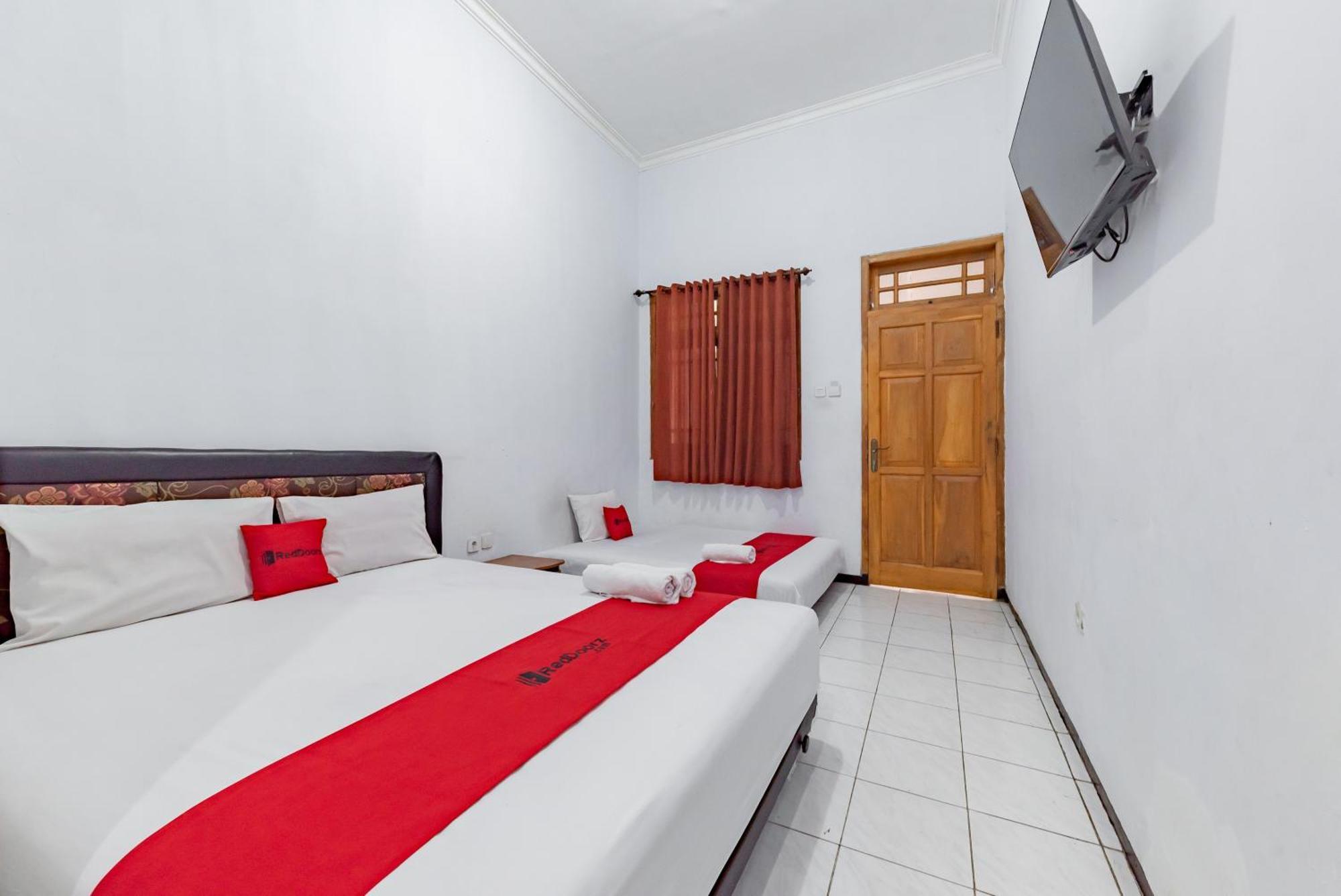 Reddoorz At Ciliwung Guest House Syariah Malang Kültér fotó
