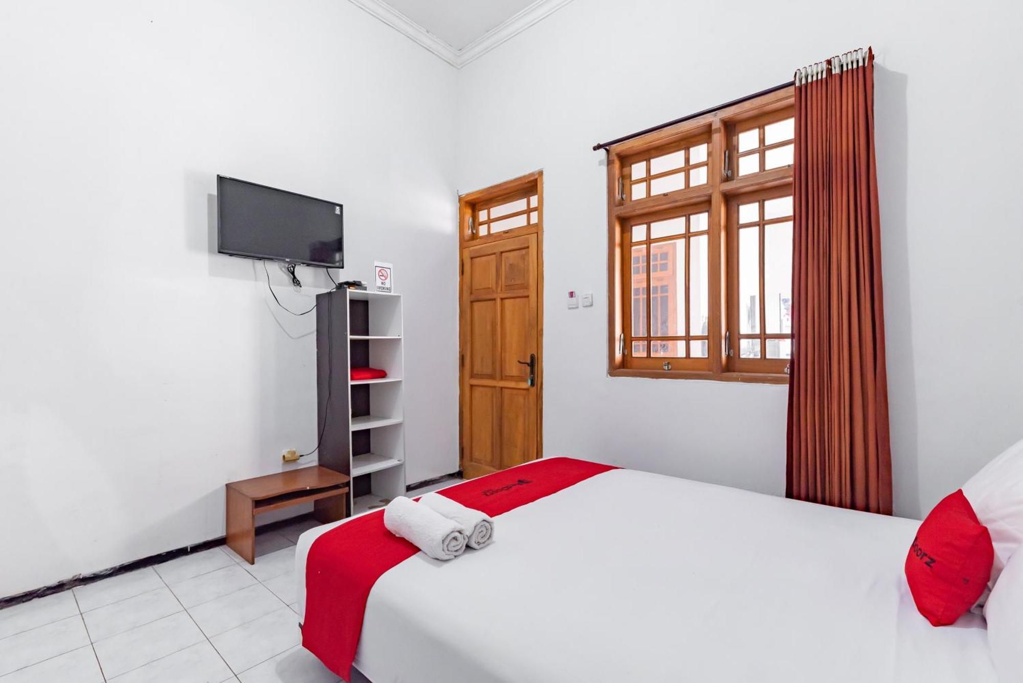 Reddoorz At Ciliwung Guest House Syariah Malang Kültér fotó