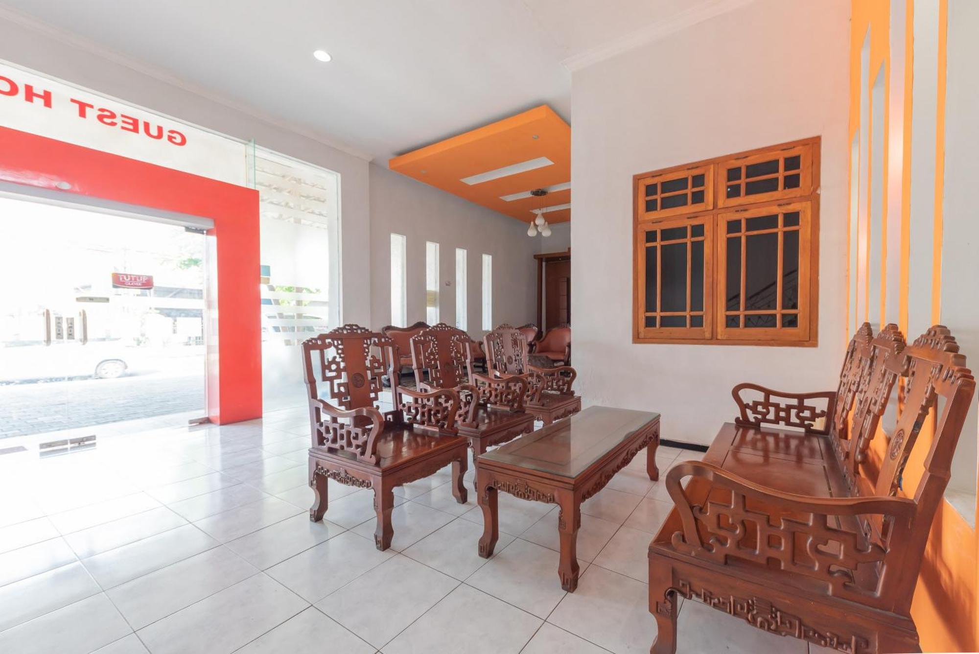 Reddoorz At Ciliwung Guest House Syariah Malang Kültér fotó