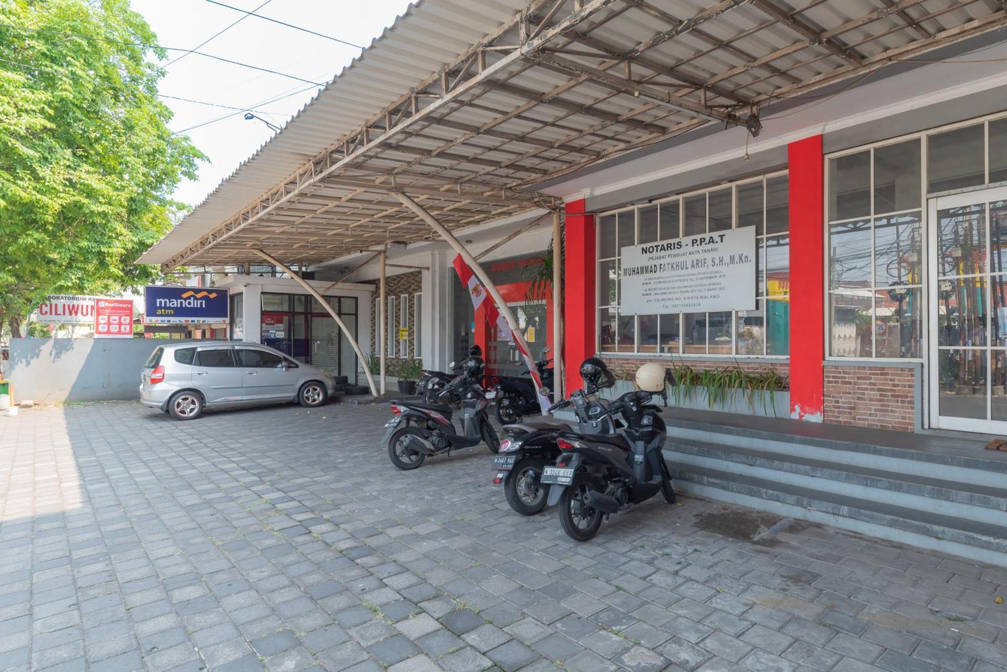 Reddoorz At Ciliwung Guest House Syariah Malang Kültér fotó