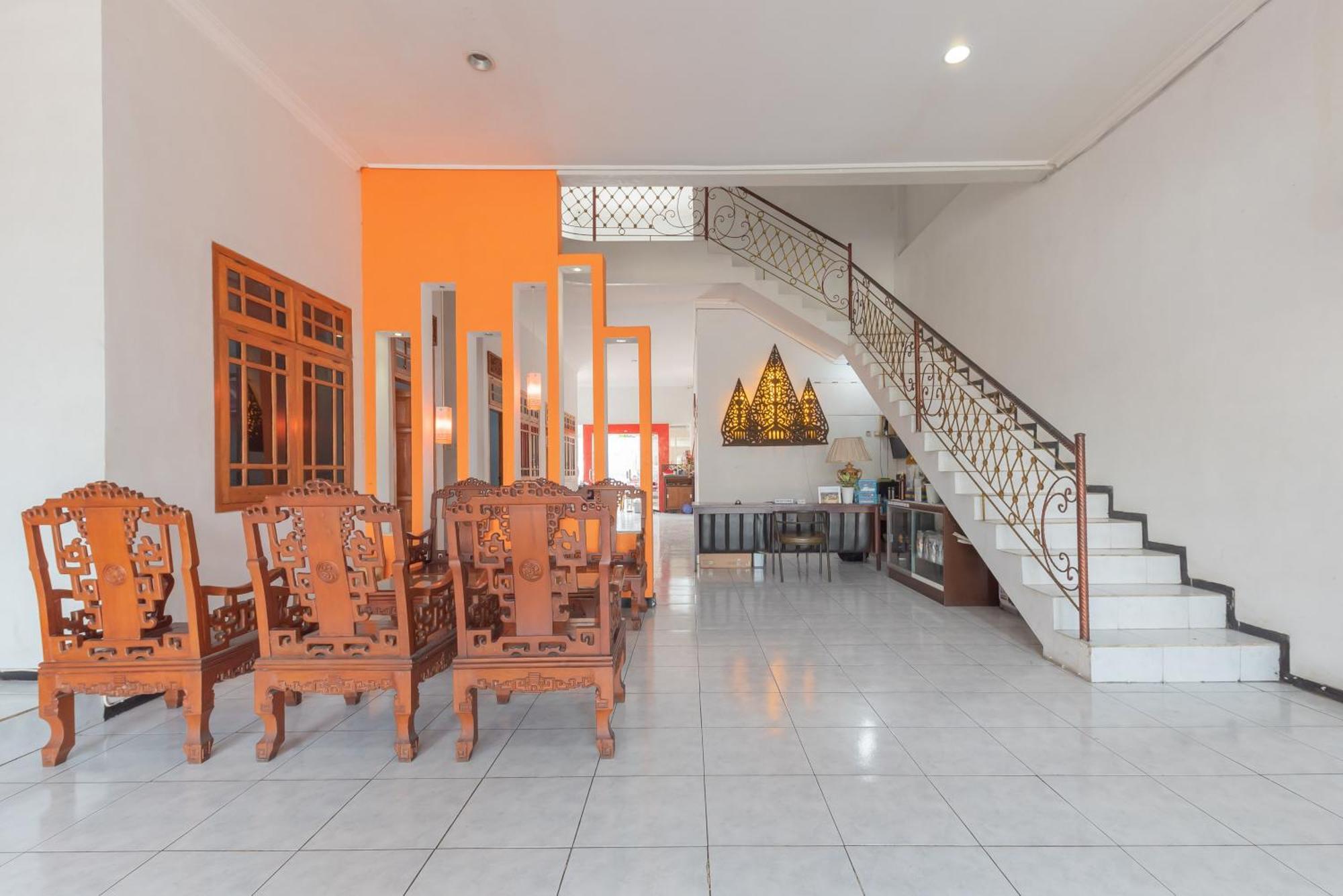 Reddoorz At Ciliwung Guest House Syariah Malang Kültér fotó
